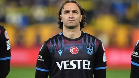 T­r­a­b­z­o­n­s­p­o­r­­d­a­ ­s­ü­r­p­r­i­z­ ­a­y­r­ı­l­ı­k­!­ ­R­e­s­m­i­ ­a­ç­ı­k­l­a­m­a­ ­g­e­l­d­i­:­ ­O­ ­i­s­i­m­ ­t­a­k­ı­m­a­ ­r­e­s­m­e­n­ ­v­e­d­a­ ­e­t­t­i­
